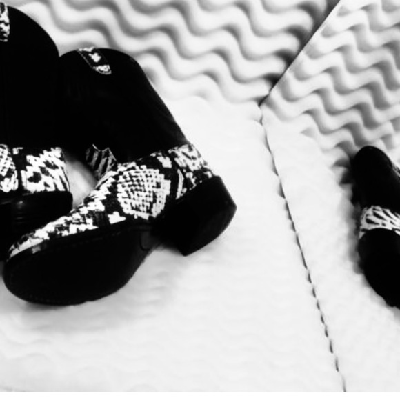 Old West Boots - Picture 4 of 6